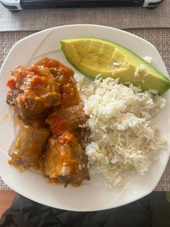 Una foto de Cola en salsa
