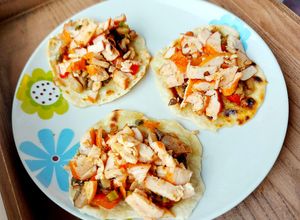 O poză a rețetei Taco cu pui și legume.
