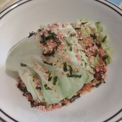 A picture of Steamed cabbage with furikake.