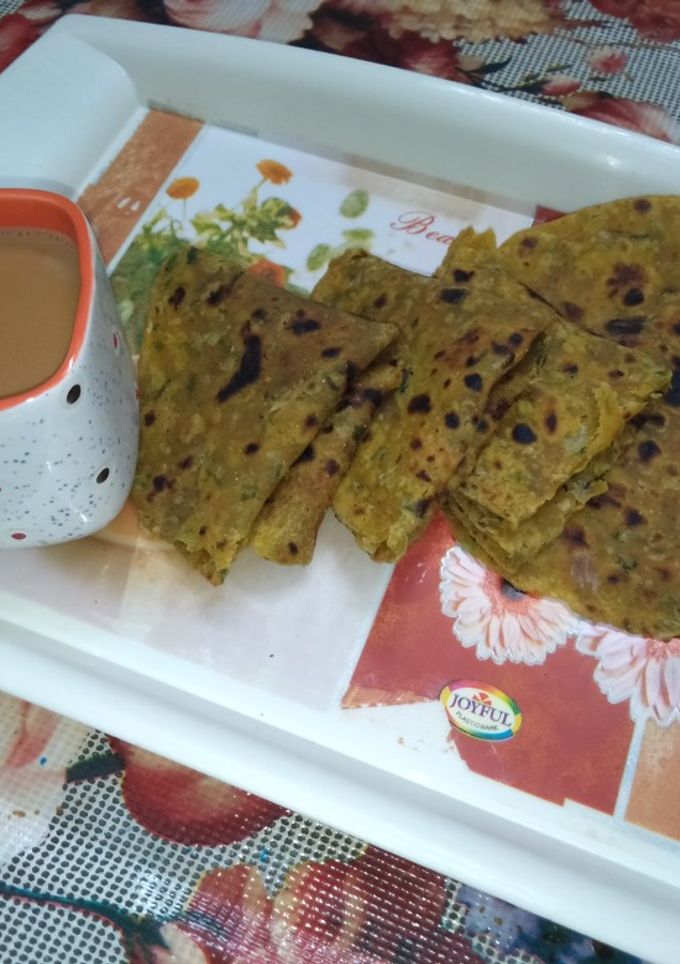 ગ્રીન ઓનિયન એન્ડ ગાર્લીક થેપલા (Green Onion & Garlic Thepla Recipe in Gujarati) રેસીપી મુખ્ય ફોટો