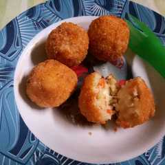 รูปของ Bola-bola nasi kriuk isi mozarella