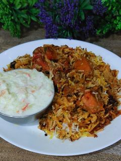 चिकन टिक्का बिर्याणी (Chicken Tikka Biryani Recipe In Marathi) रेसिपी चे मुख्य फोटो