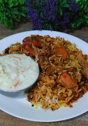 चिकन टिक्का बिर्याणी (Chicken Tikka Biryani Recipe In Marathi) रेसिपी चे मुख्य फोटो 