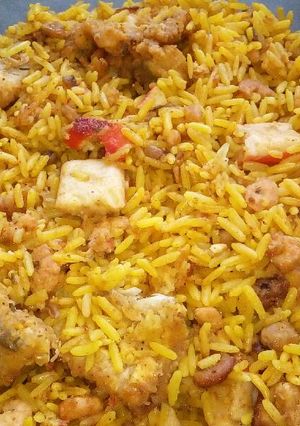 A picture of Seafood paella.