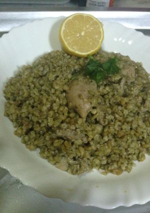 صورة لوصفة فريكه بمكعبات الدجاج