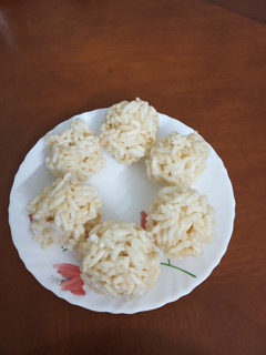 பொரி உருண்டை செய்முறை முக்கிய புகைப்படம்