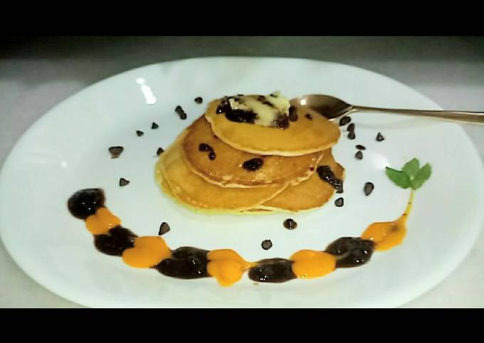 Eggless Pancakes With Mango and Chocolate Sauce Recipe
