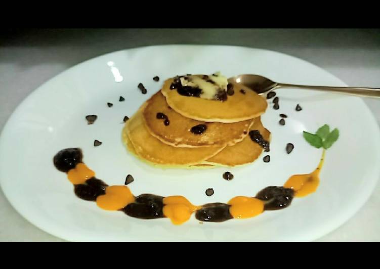 Eggless Pancakes With Mango and Chocolate Sauce