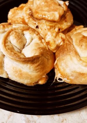 Foto di Rose di sfoglia con mozzarella e pomodoro