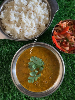 દાલ પાલક વિથ જીરા રાઇસ (Dal Palak With Jeera Rice Recipe In Gujarati) રેસીપી મુખ્ય ફોટો