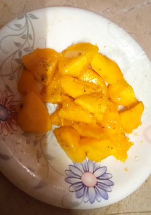 A picture of Peach black pepper chaat.