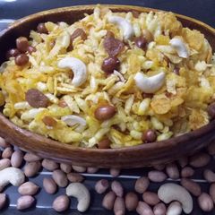 A picture of Khatta Meetha Poha chivda.
