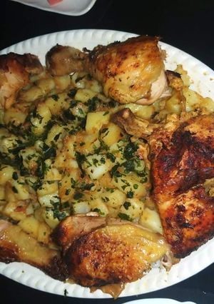 صورة لوصفة بطاطا محمرة في الفرن مع الدجاج 🥘🐓