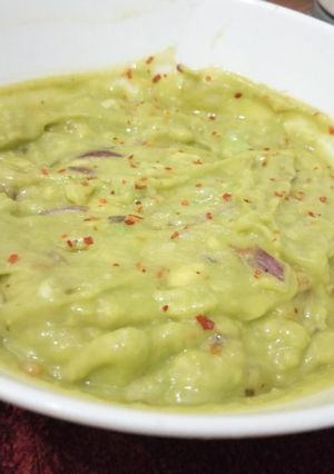 A picture of Spicy guacamole.