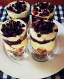 Tiramisú de chocolate y frutos rojos