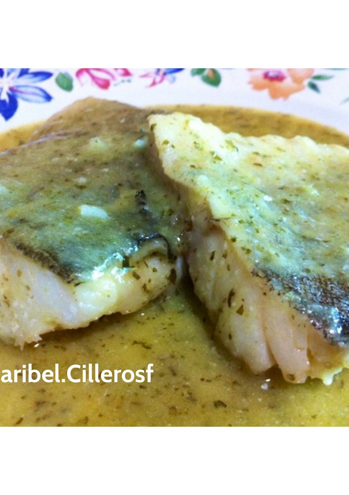 Una foto de Bacalao confitado en salsa verde 
