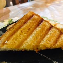 A picture of Cheesy carrot sandwich.