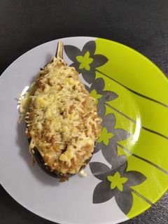 Una foto de Berenjena rellena de pollo asado