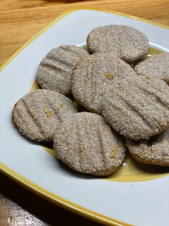 Una foto de Galletitas azucaradas de limón 🍋 con harina integral y de avena