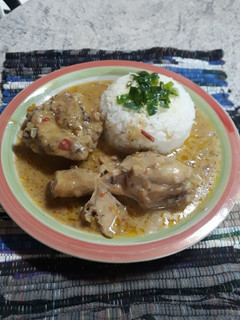 Una foto de Pollo a la crema con arroz!😋