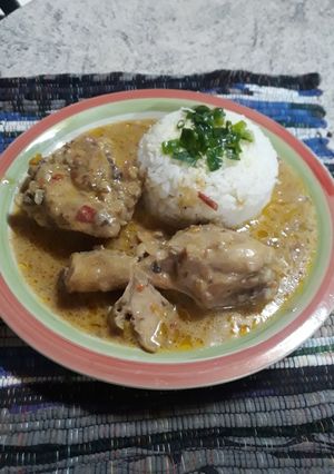 Una foto de Pollo a la crema con arroz!😋