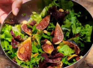Foto de Salada de Alface com Figos e Frutos Secos