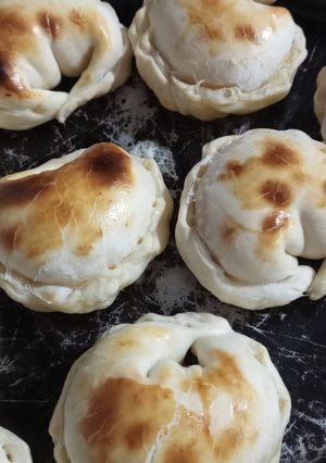 Una foto de Empanadas de jamón y queso!🥟🥟🥟