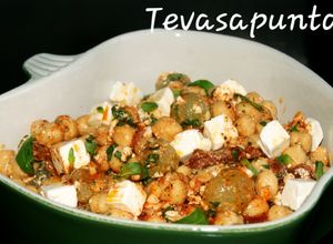 Foto principal de Ensalada de garbanzos con uvas y queso 🍇 🧀 💋