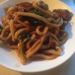 A picture of Beef and broccoli stir fry.
