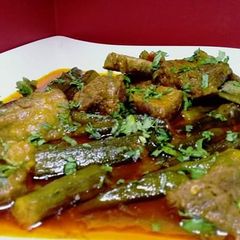 A picture of Bhindi Gosht.