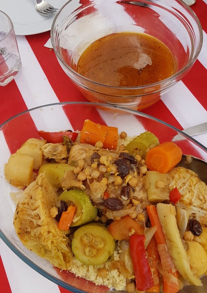 Una foto de Cous cous de pollo