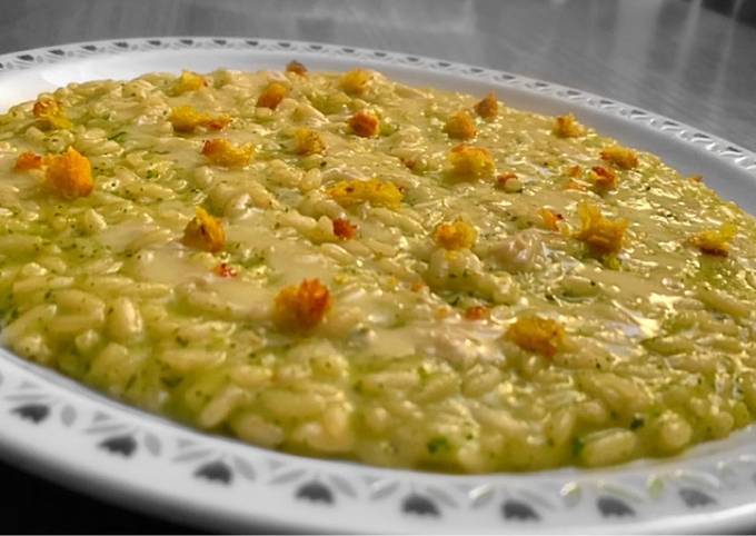 Risotto alle zucchine, fonduta di Gorgonzola e crumble di pane alla curcuma 🥒🧀🍞