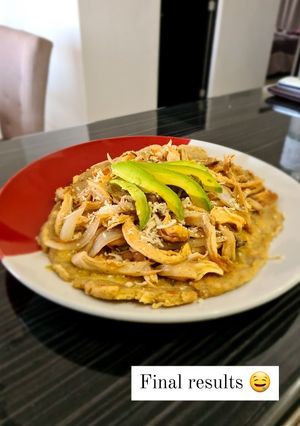 Una foto de Huarache de setas encebolladas con queso vegan