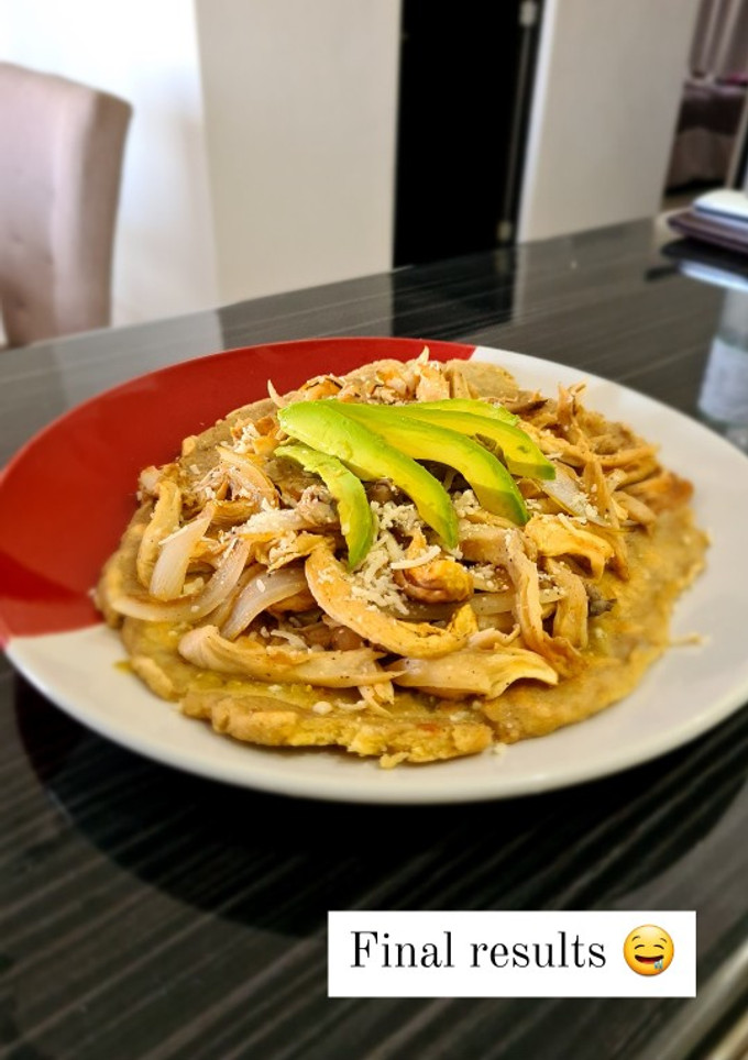 Una foto de Huarache de setas encebolladas con queso vegan