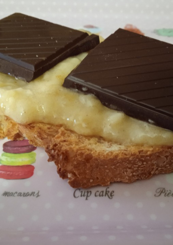 Una foto de Tostada de plátano con canela y chocolate