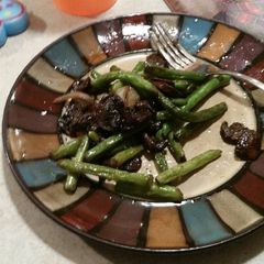 A picture of Delicious Green Beans and Mushrooms.