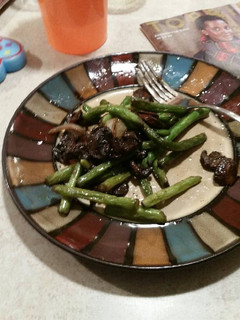 A picture of Delicious Green Beans and Mushrooms.