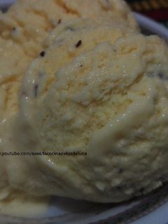 Una foto de Helado de vainilla con chispas de chocolate