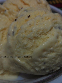 Una foto de Helado de vainilla con chispas de chocolate