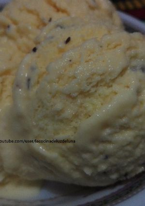 Una foto de Helado de vainilla con chispas de chocolate