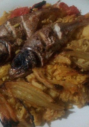 Une photo de Poissons au riz et fenouil