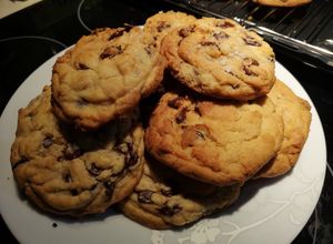 รูปของ Crispy-soft Chocolate Chip Cookies (คุกกี้ช็อคชิพ กรอบนอกนุ่มใน)