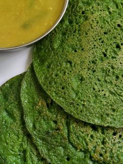 முடக்கத்தான் கீரை அடை (mudakathan Keerai adai Recipe in Tamil) செய்முறை முக்கிய புகைப்படம்