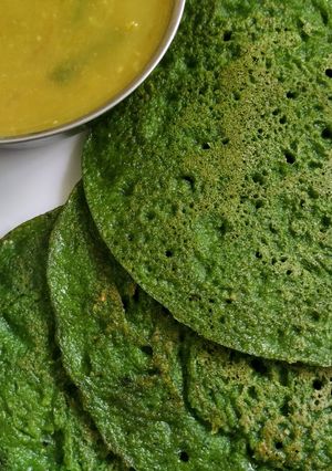 முடக்கத்தான் கீரை அடை (mudakathan Keerai adai Recipe in Tamil) செய்முறை முக்கிய புகைப்படம்