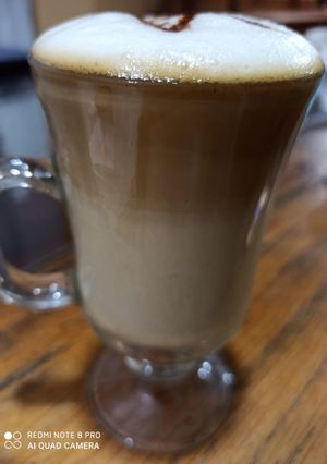 Una foto de Café latte macchiato casero (sin máquina)