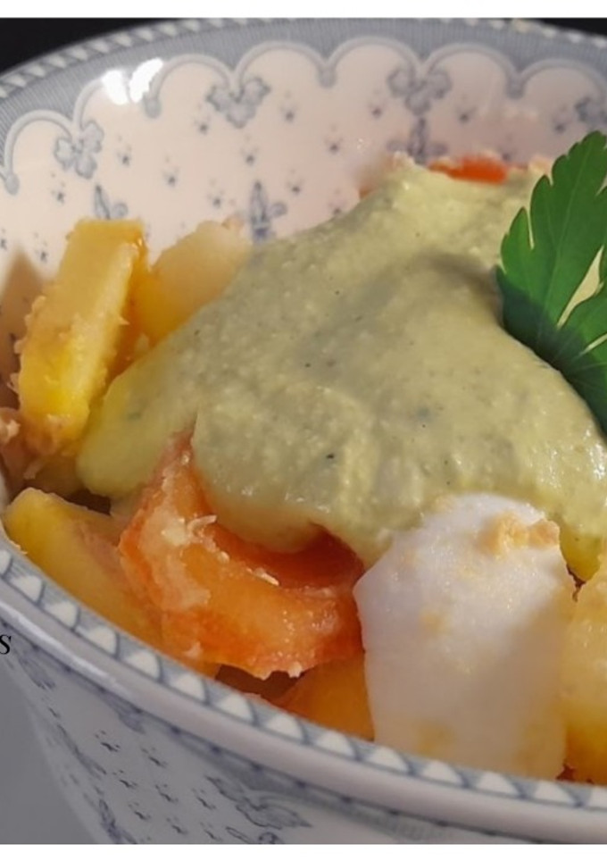 Una foto de Ensaladilla con salsa tártara