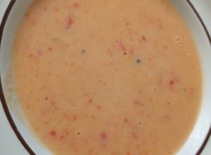Una foto de Crema de papa y pimiento rojo 🥔🍅