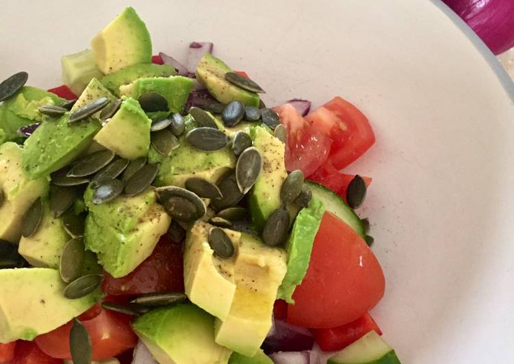 How to Prepare Super Quick Homemade Summer Salad From An Empty Fridge