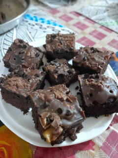 વોલનટ બ્રાઉની (Walnut Brownie Recipe In Gujarati) રેસીપી મુખ્ય ફોટો
