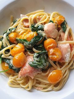 Linguine mit Spinat, Kirschtomaten und Graved Lachs Rezepthauptbild
